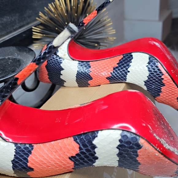 Christian Louboutin Python So Kate Pumps - Picture 4 of 6